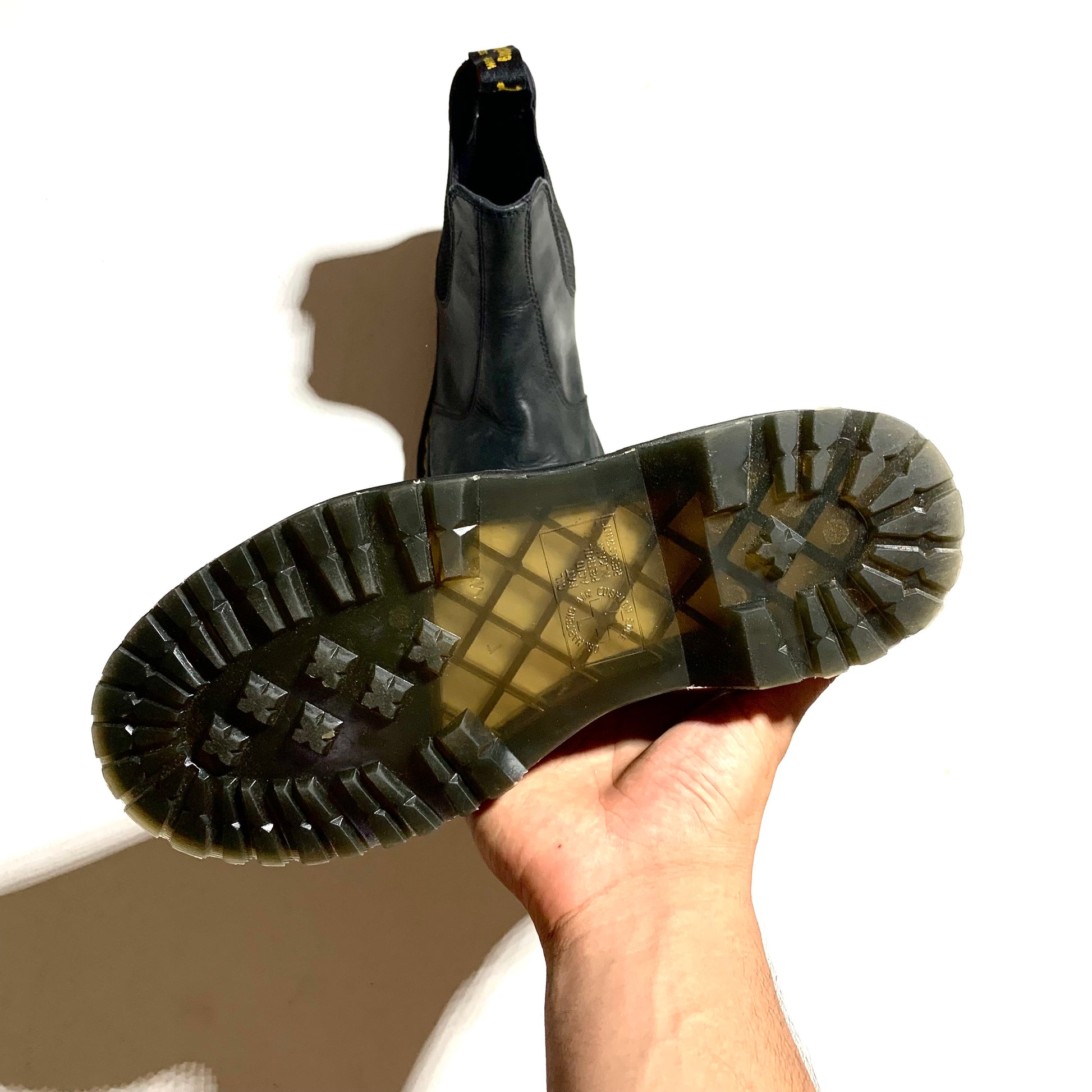 DR MARTENS CHELSEA BOOTS