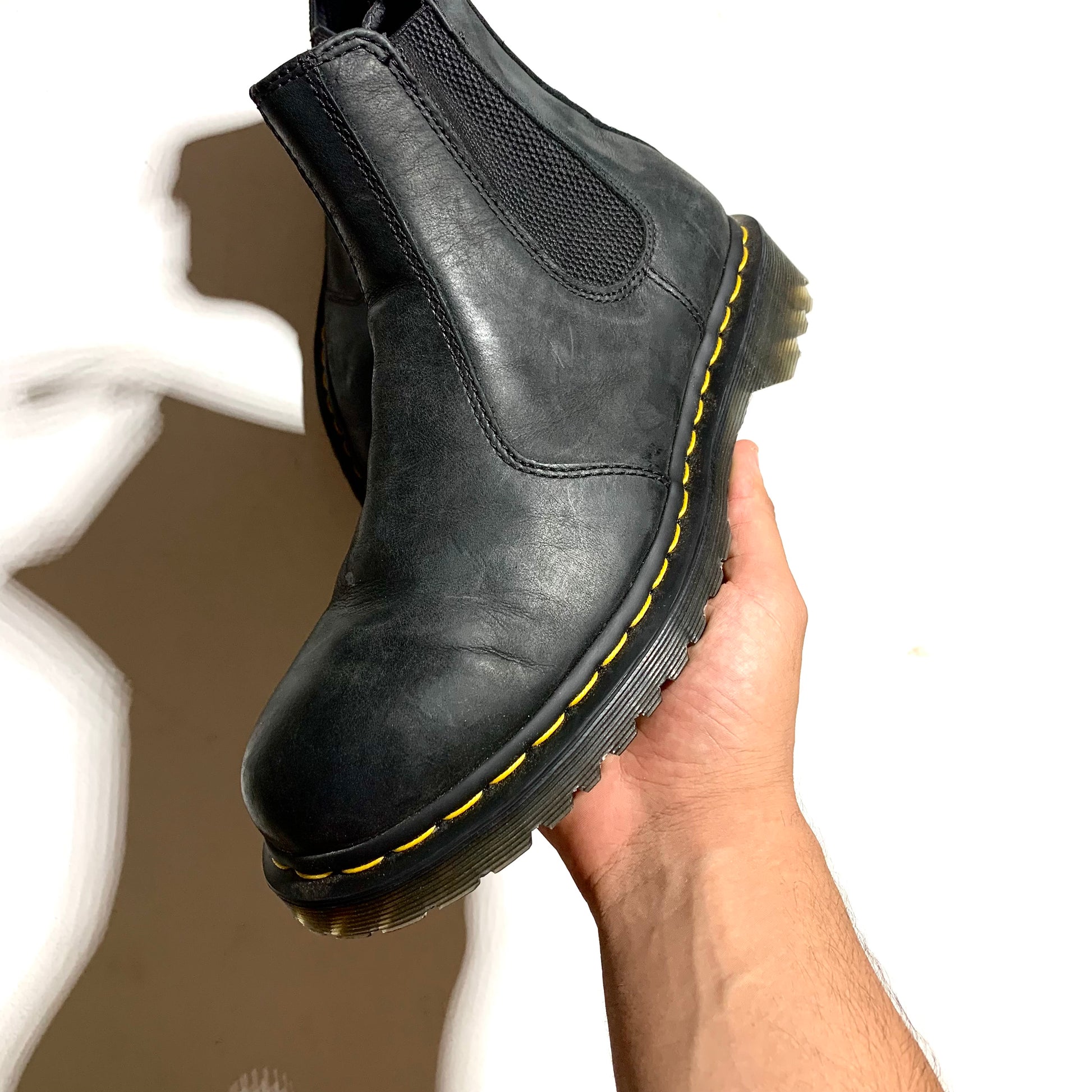 DR MARTENS CHELSEA BOOTS