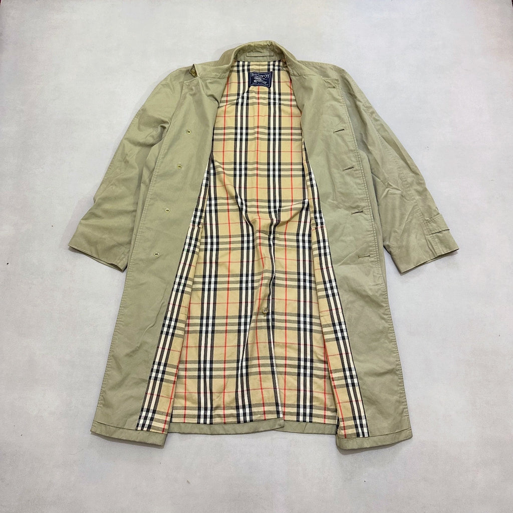 VTG Burberrys trench coat