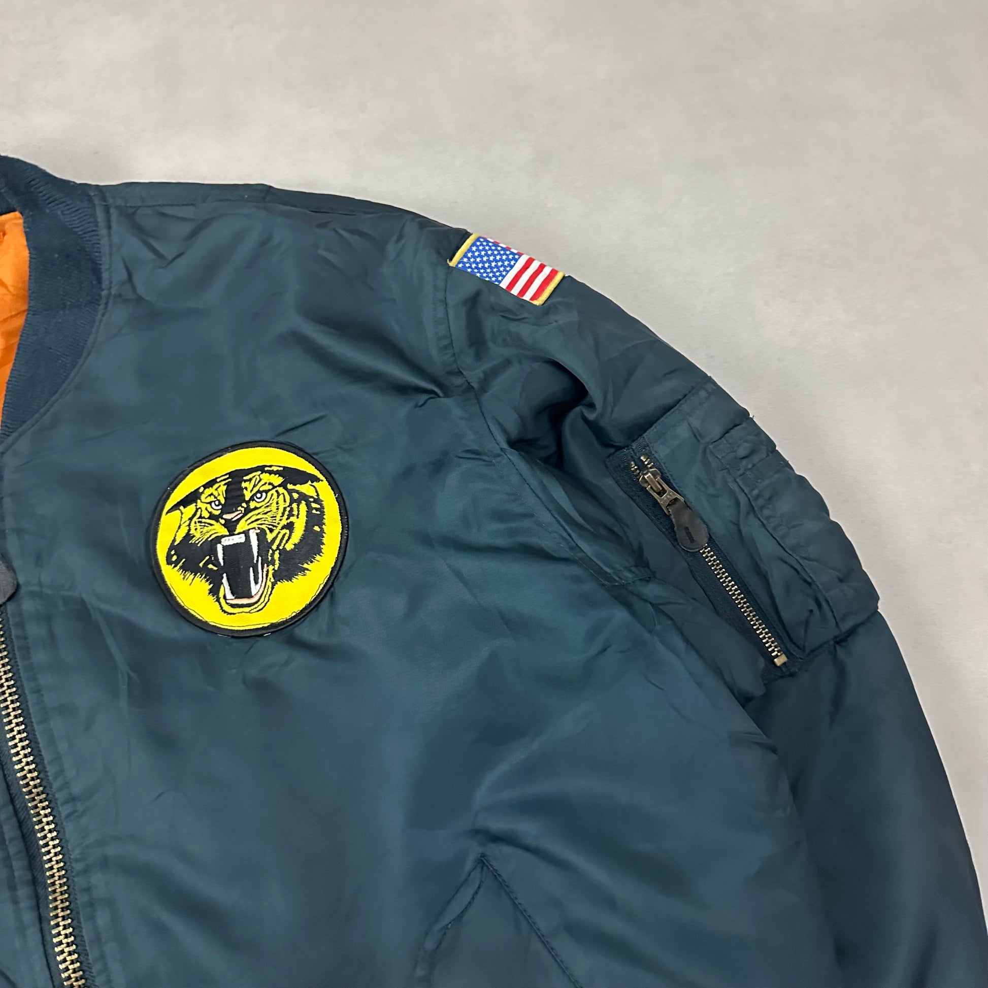Vtg bomber jacket MA-1 f16 patches