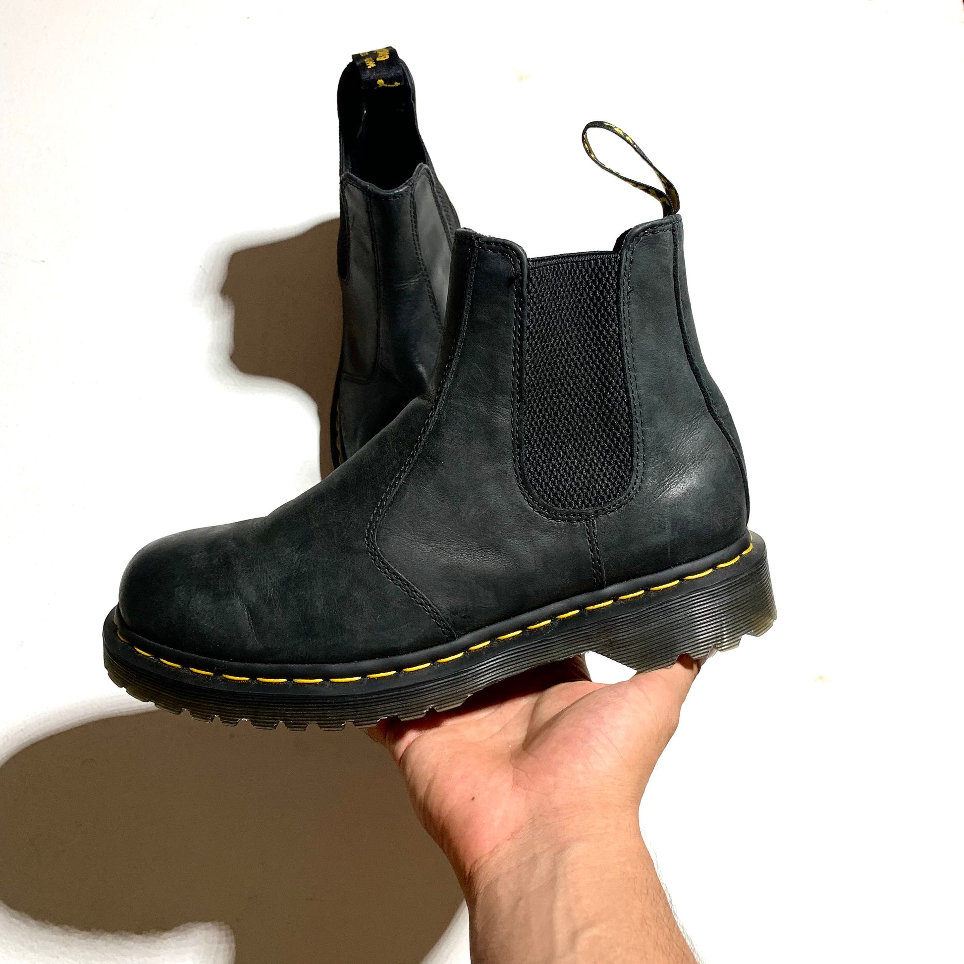 DR MARTENS CHELSEA BOOTS
