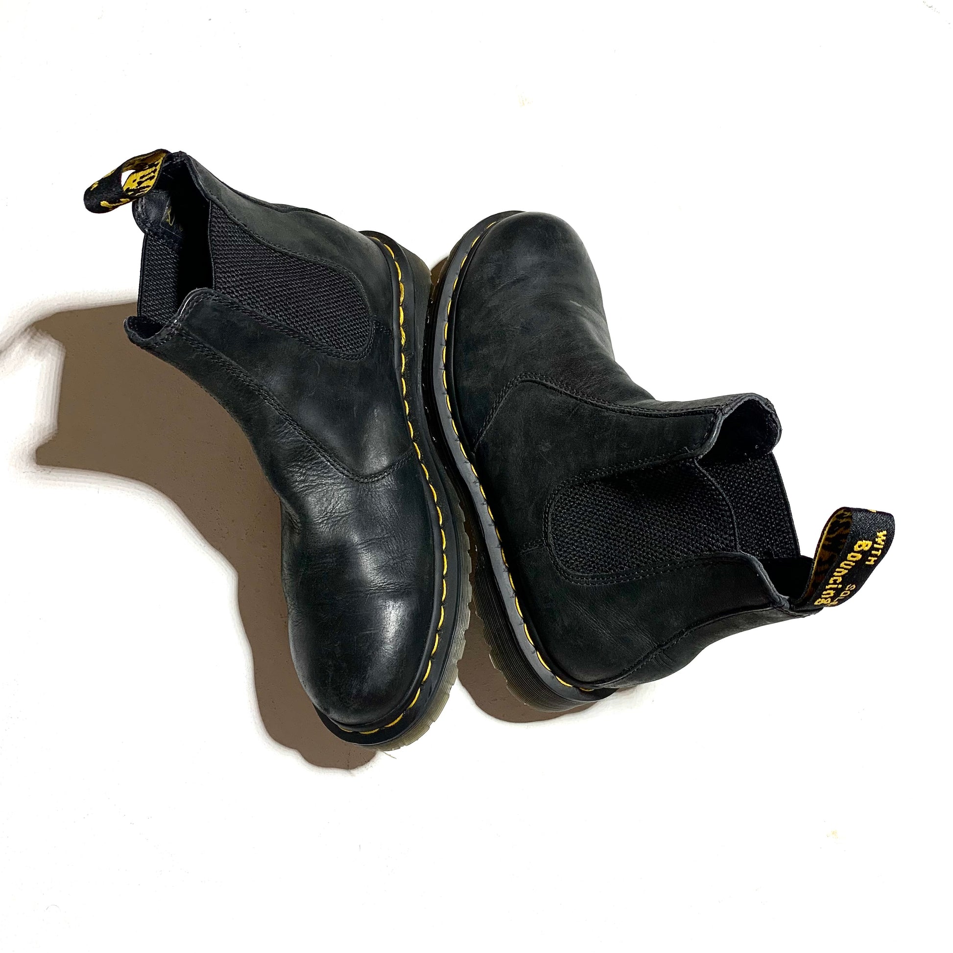 DR MARTENS CHELSEA BOOTS