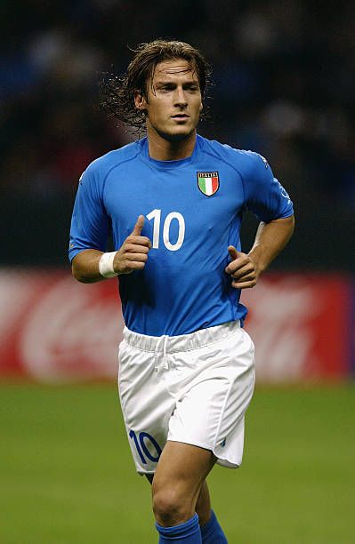 2000-01 Italy Home  Shirt Totti