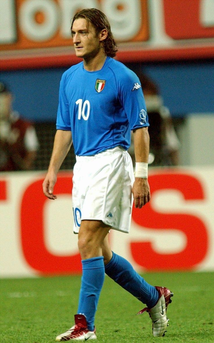 2000-01 Italy Home  Shirt Totti