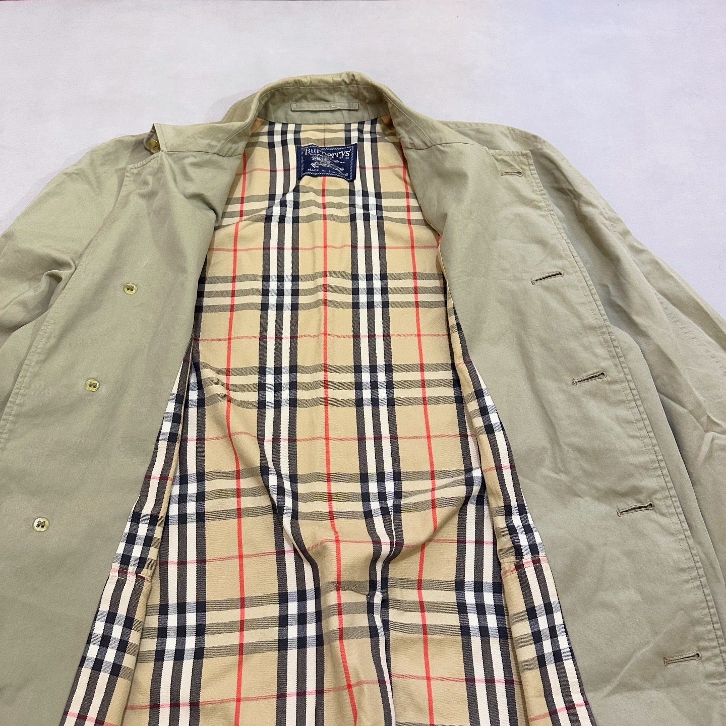 VTG Burberrys trench coat