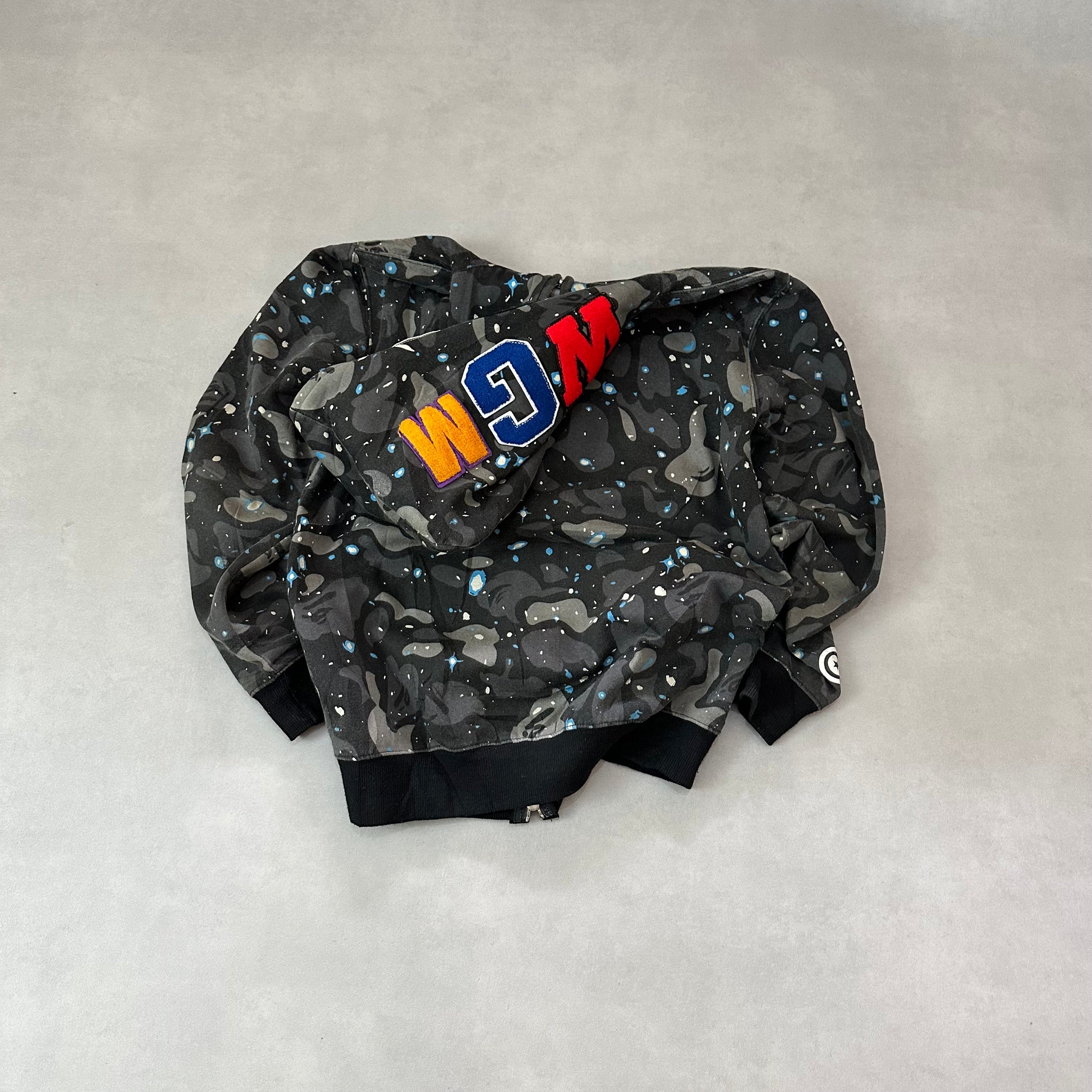 Vtg hoodie bape shark (not legit)
