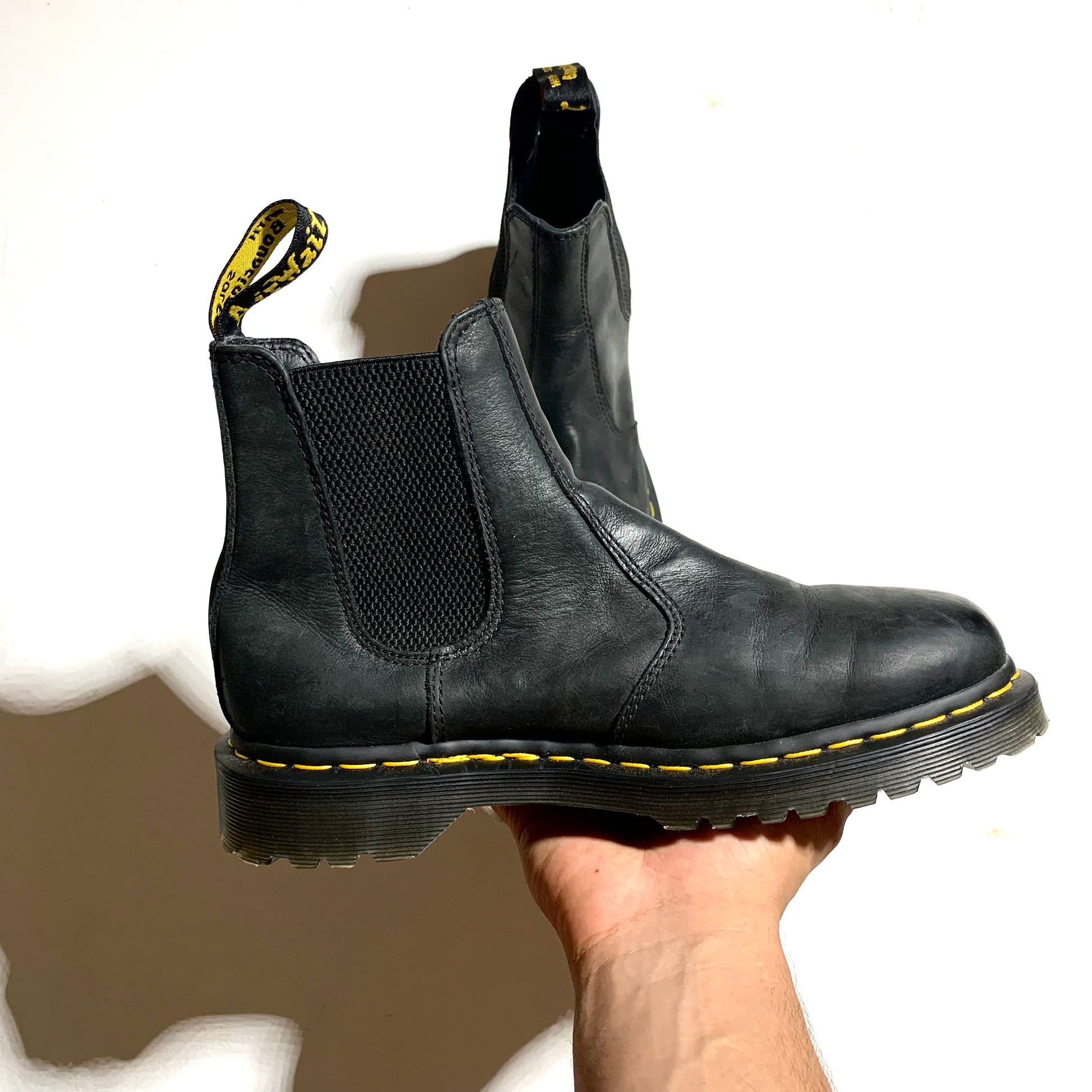 DR MARTENS CHELSEA BOOTS