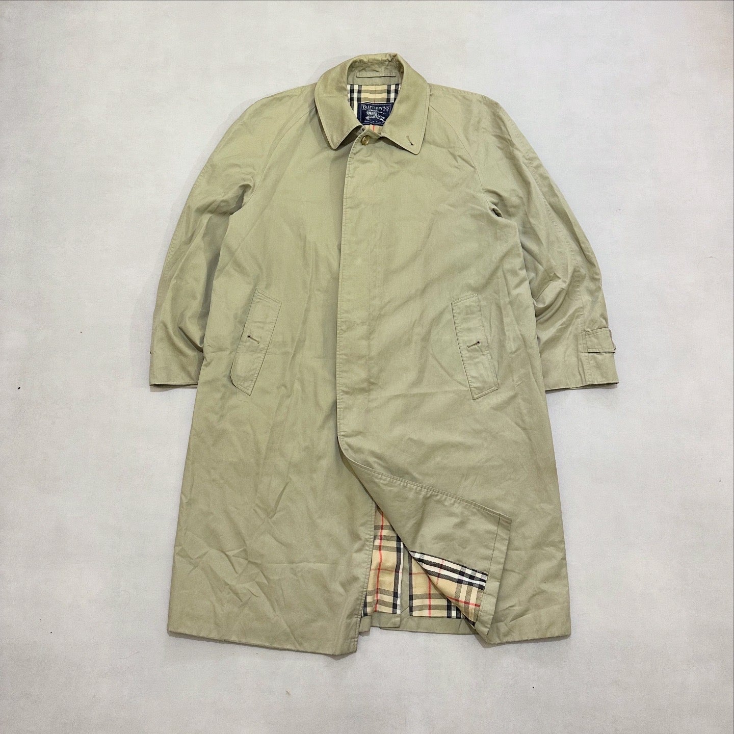 VTG Burberrys trench coat